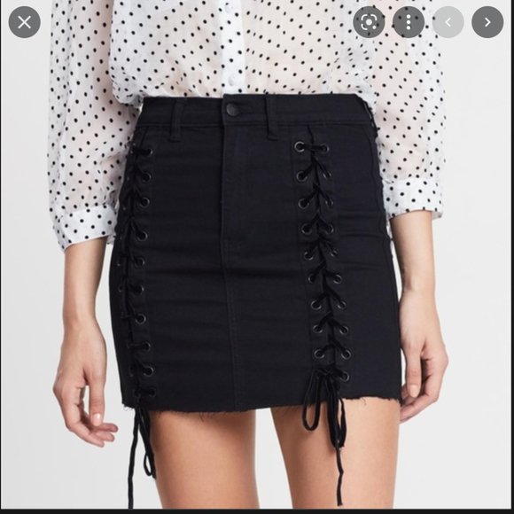 Lace up white denim skirt - Picture 3 of 3